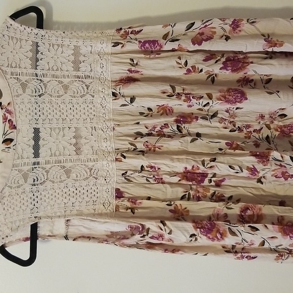 Lace Floral Summer Blouse - Picture 2 of 5